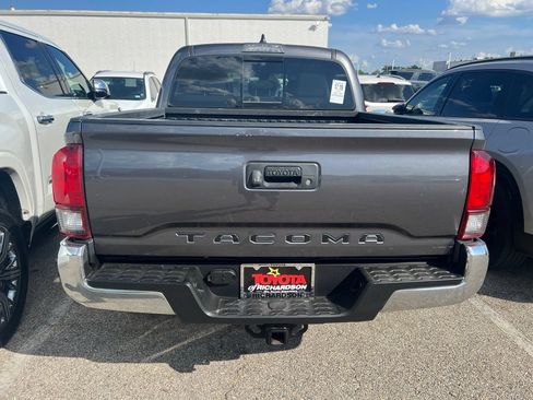 Used 2021 Toyota Tacoma SR5 RWD image 5