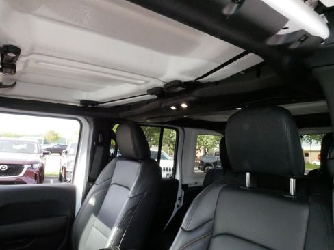 Used 2025 Jeep Wrangler Unlimited Sahara w/ Safety Group AWD/4WD image 33