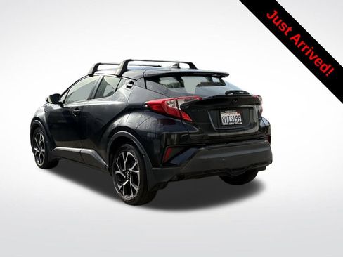 Used 2021 Toyota C-HR XLE image 3