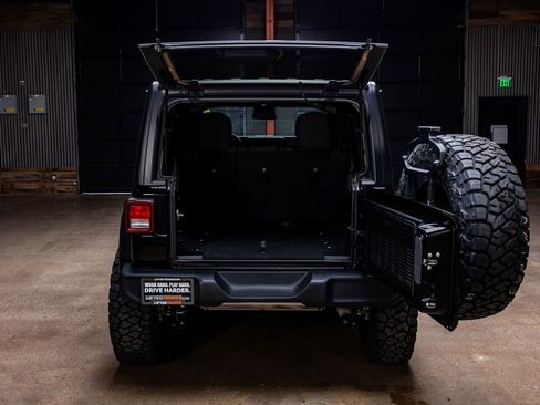 Used 2024 Jeep Wrangler Sport S image 9