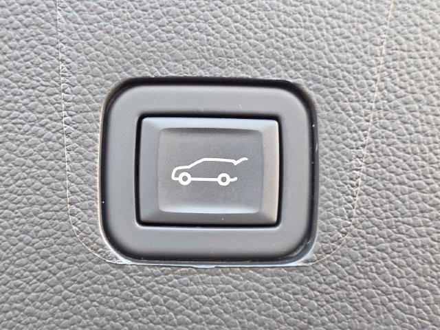 Used 2023 Chevrolet Traverse RS AWD/4WD image 22