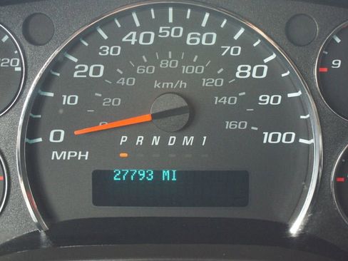 Used 2024 GMC Savana 2500 w/ Driver Convenience Package RWD image 4