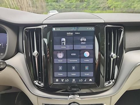Certified 2024 Volvo XC60 B5 Core AWD/4WD image 19