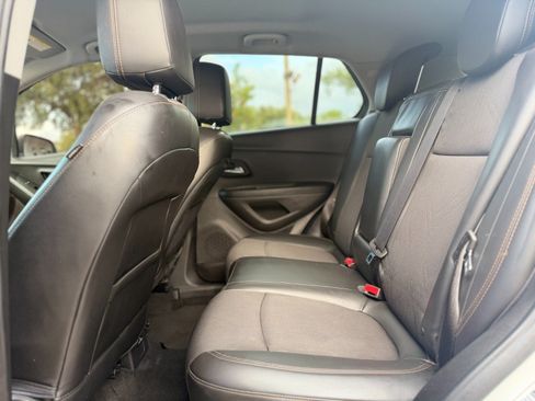 Used 2017 Chevrolet Trax LT w/ LT Convenience Package FWD image 10