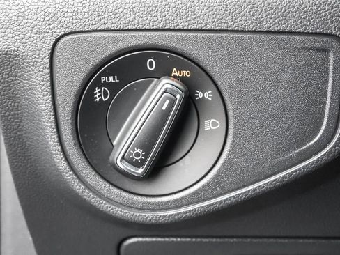 Used 2018 Volkswagen Atlas SE image 16