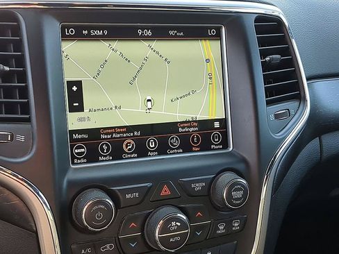 Used 2018 Jeep Grand Cherokee Laredo RWD image 23