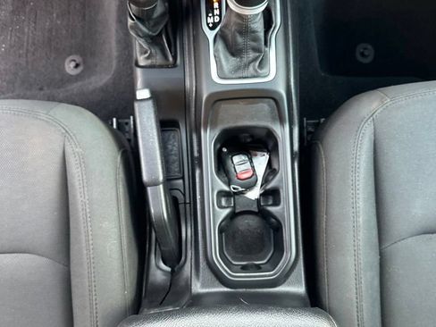Used 2020 Jeep Wrangler Sport AWD/4WD image 32