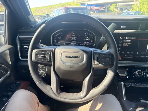 Used 2024 GMC Sierra 2500 Denali Ultimate AWD/4WD image 18