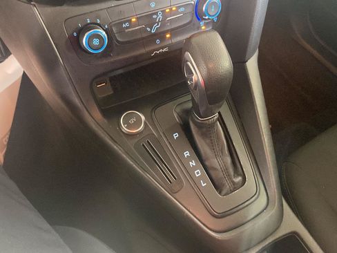 Used 2017 Ford Focus SE FWD image 23