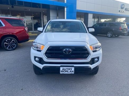 Used 2018 Toyota Tacoma 4D Double Cab image 9