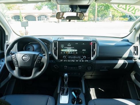 New 2025 Nissan Frontier SV w/ SV Convenience Package image 10