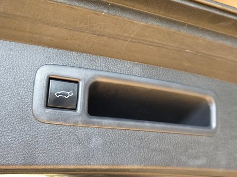 Used 2023 Toyota Highlander LE AWD/4WD image 13