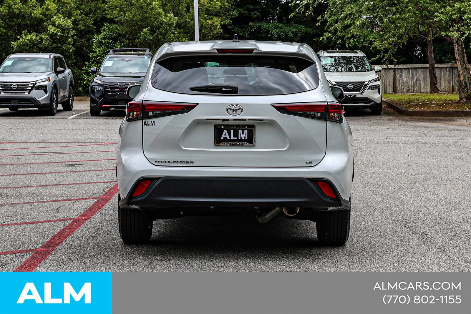 Used 2024 Toyota Highlander LE FWD image 12
