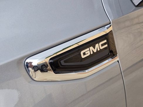 Used 2023 GMC Yukon SLT w/ SLT Premium Package RWD image 17