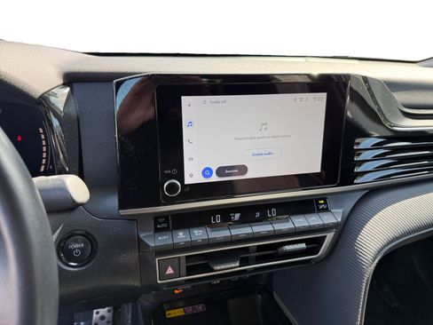 Used 2025 Toyota Camry SE image 12