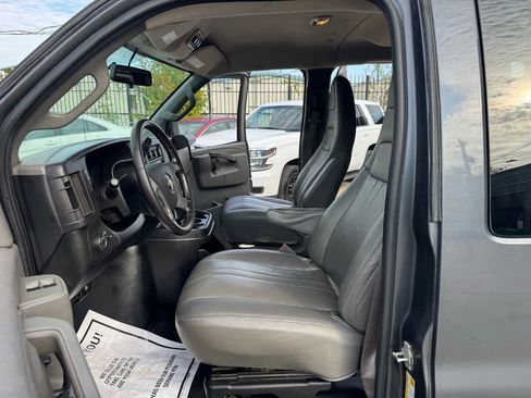 Used 2017 Chevrolet Express 3500 LS image 22