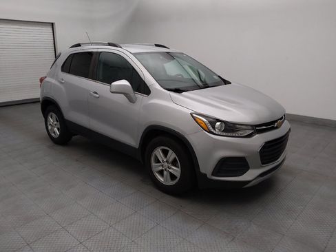 Used 2020 Chevrolet Trax LT w/ LT Convenience Package FWD image 11