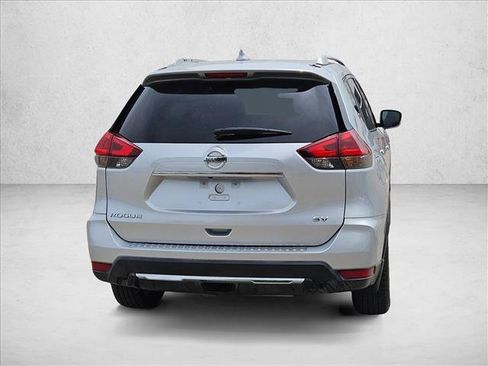 Used 2018 Nissan Rogue SV FWD image 6