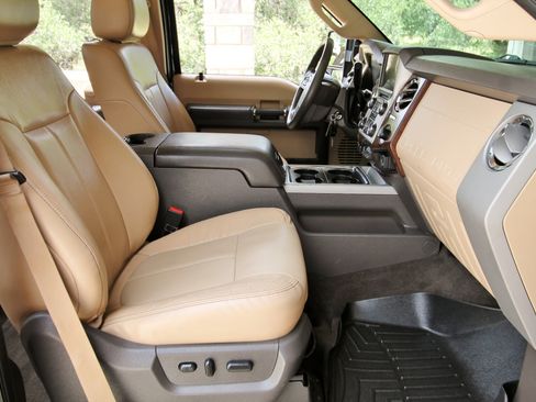 Used 2014 Ford F250 Lariat w/ Lariat Ultimate Package AWD/4WD image 38