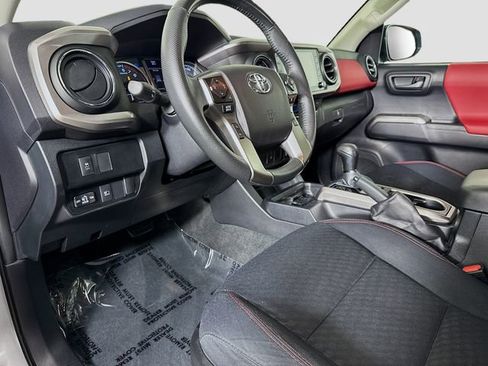 Certified 2021 Toyota Tacoma SR5 image 18