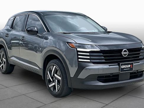 Used 2025 Nissan Kicks SV FWD image 3