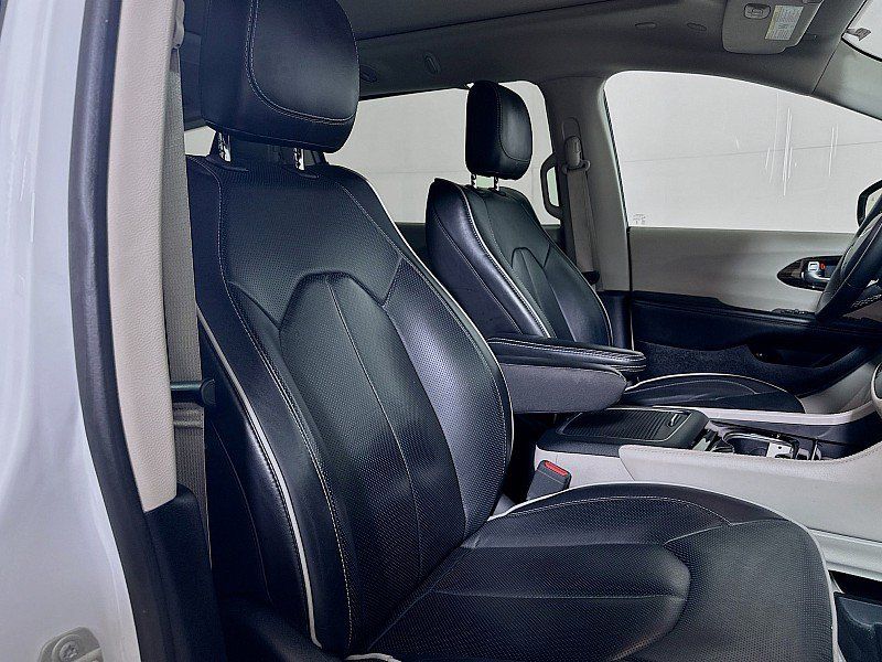 Used 2023 Chrysler Pacifica Limited FWD image 30