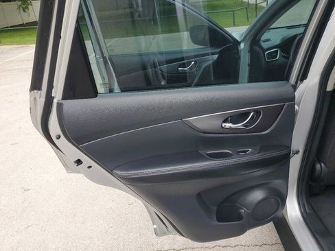 Used 2015 Nissan Rogue S image 18