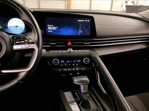 Used 2023 Hyundai Elantra SEL w/ Convenience Package FWD image 6