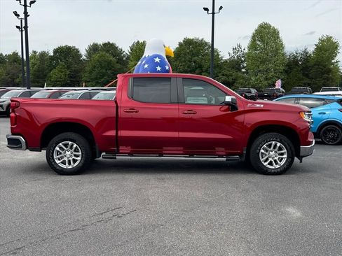 Used 2024 Chevrolet Silverado 1500 LT AWD/4WD image 2