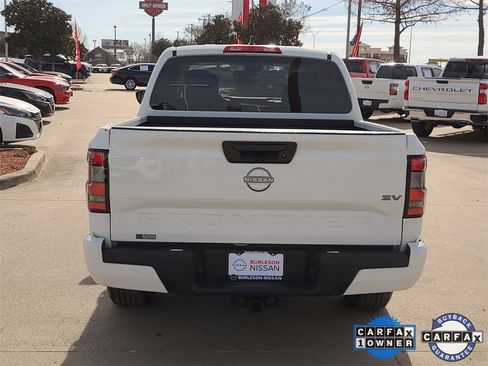 Used 2022 Nissan Frontier SV image 3