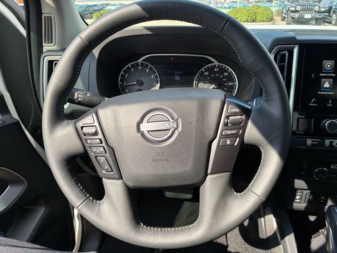 Used 2025 Nissan Frontier SV w/ SV Convenience Package image 16