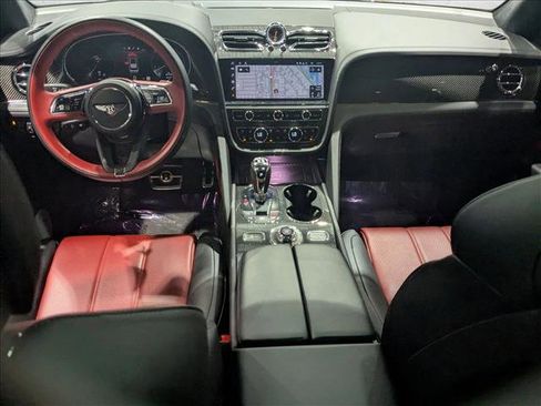Used 2023 Bentley Bentayga image 18