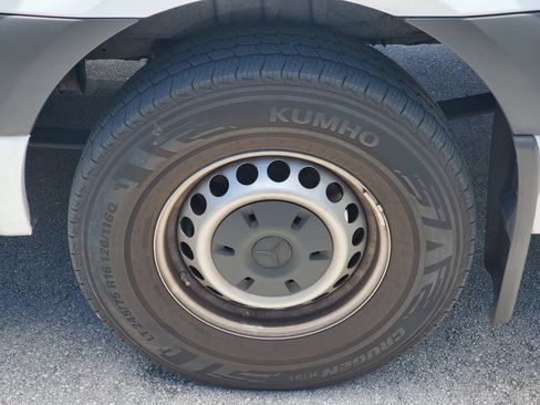 Used 2025 Mercedes-Benz Sprinter 2500 image 5
