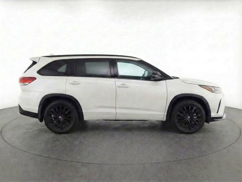 Used 2025 Toyota Highlander XSE image 8