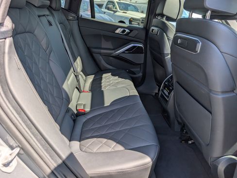 Used 2024 BMW X6 xDrive40i w/ Premium Package image 12