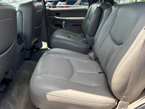 Used 2005 GMC Yukon SLT w/ SLT Preferred Equipment Group RWD image 15
