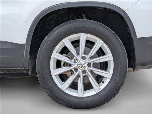 Used 2017 Volkswagen Tiguan S FWD image 24