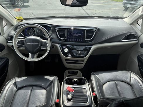 Used 2019 Chrysler Pacifica Limited FWD image 14