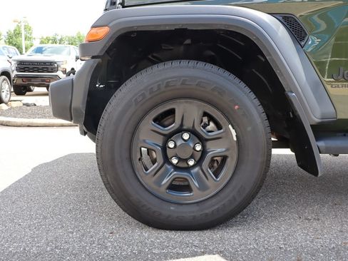 Used 2022 Jeep Gladiator Sport AWD/4WD image 28