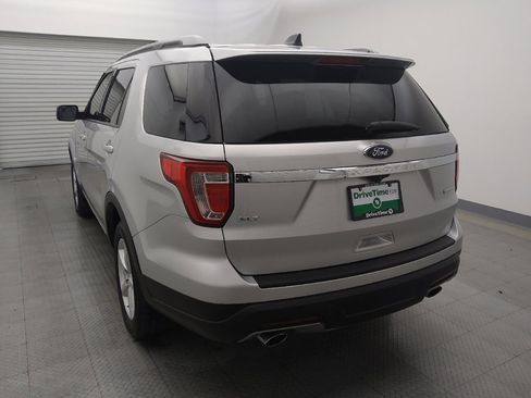 Used 2018 Ford Explorer XLT image 6