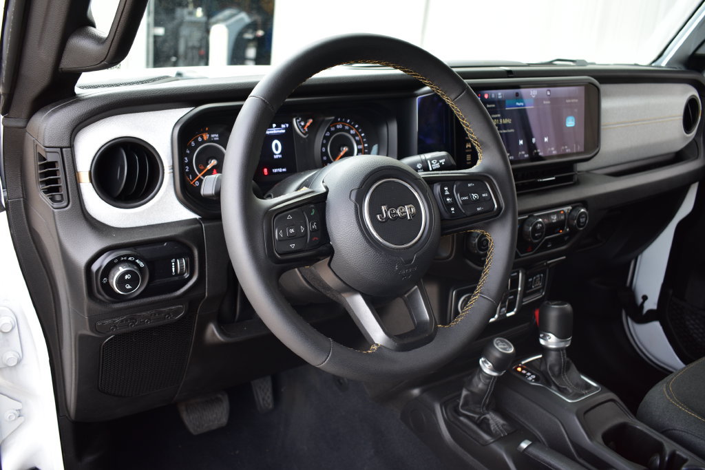 Used 2025 Jeep Gladiator Sport AWD/4WD image 38