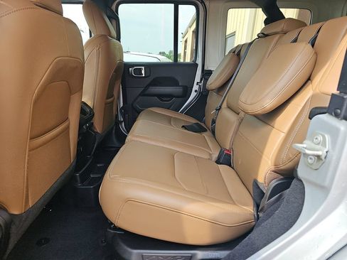 Used 2023 Jeep Wrangler Unlimited Sahara w/ Cold Weather Group AWD/4WD image 6
