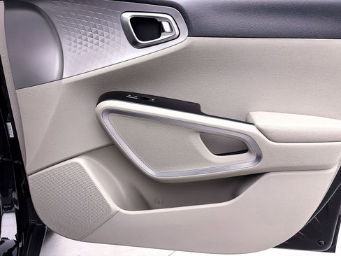 Used 2023 Kia Soul LX w/ LX Technology Package FWD image 31