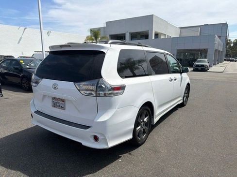 Used 2017 Toyota Sienna SE FWD image 8
