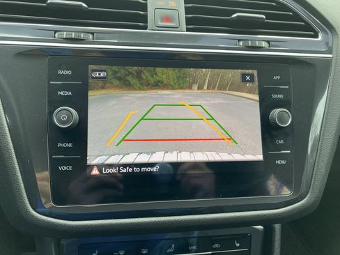 Used 2022 Volkswagen Tiguan SE image 24