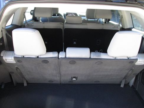 Used 2022 Toyota Highlander L image 6