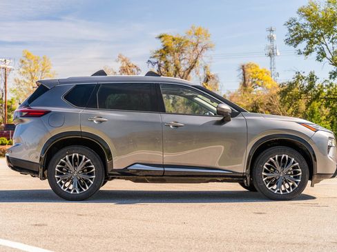 Used 2025 Nissan Rogue Platinum w/ Platinum Premium Package image 9