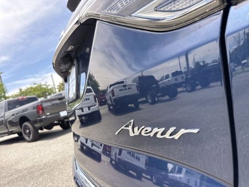 Used 2023 Buick Enclave Avenir w/ Avenir Technology Package FWD image 6