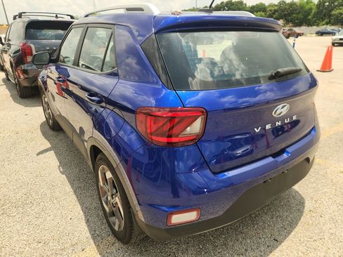 Used 2025 Hyundai Venue SEL FWD image 4