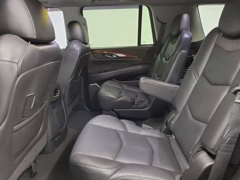 Used 2020 Cadillac Escalade Luxury AWD/4WD image 12